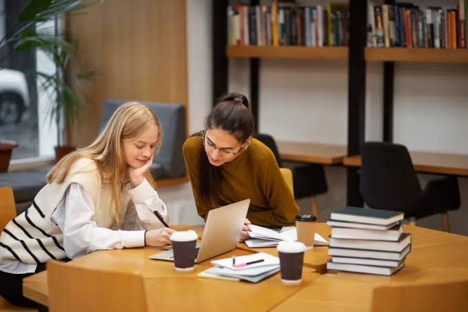 Distance Education for Career Advancement: Courses, Benefits and Opportunities